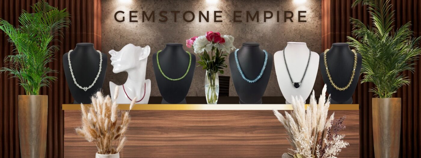 Banner Desktop GemstoneEmpire Empfangsbereich mit Halsketten